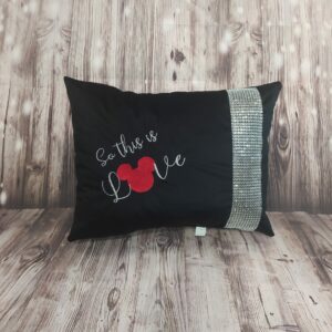 Walentynkowa poduszka dekoracyjna z cekinami
