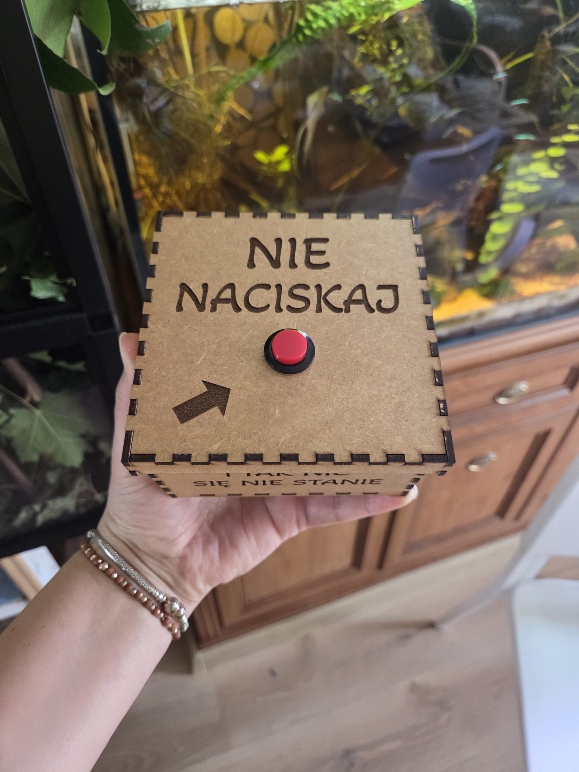 Pudełko organizer na biurko Nie naciskaj