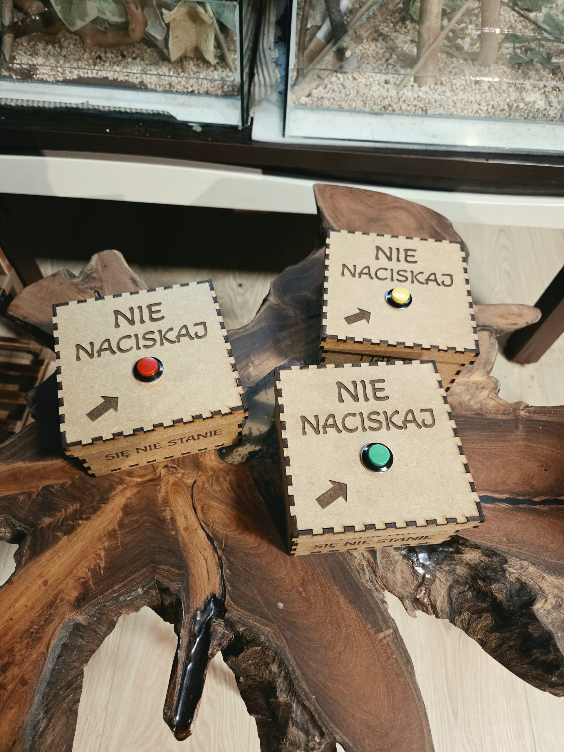 Pudełko organizer na biurko Nie naciskaj - obrazek 3